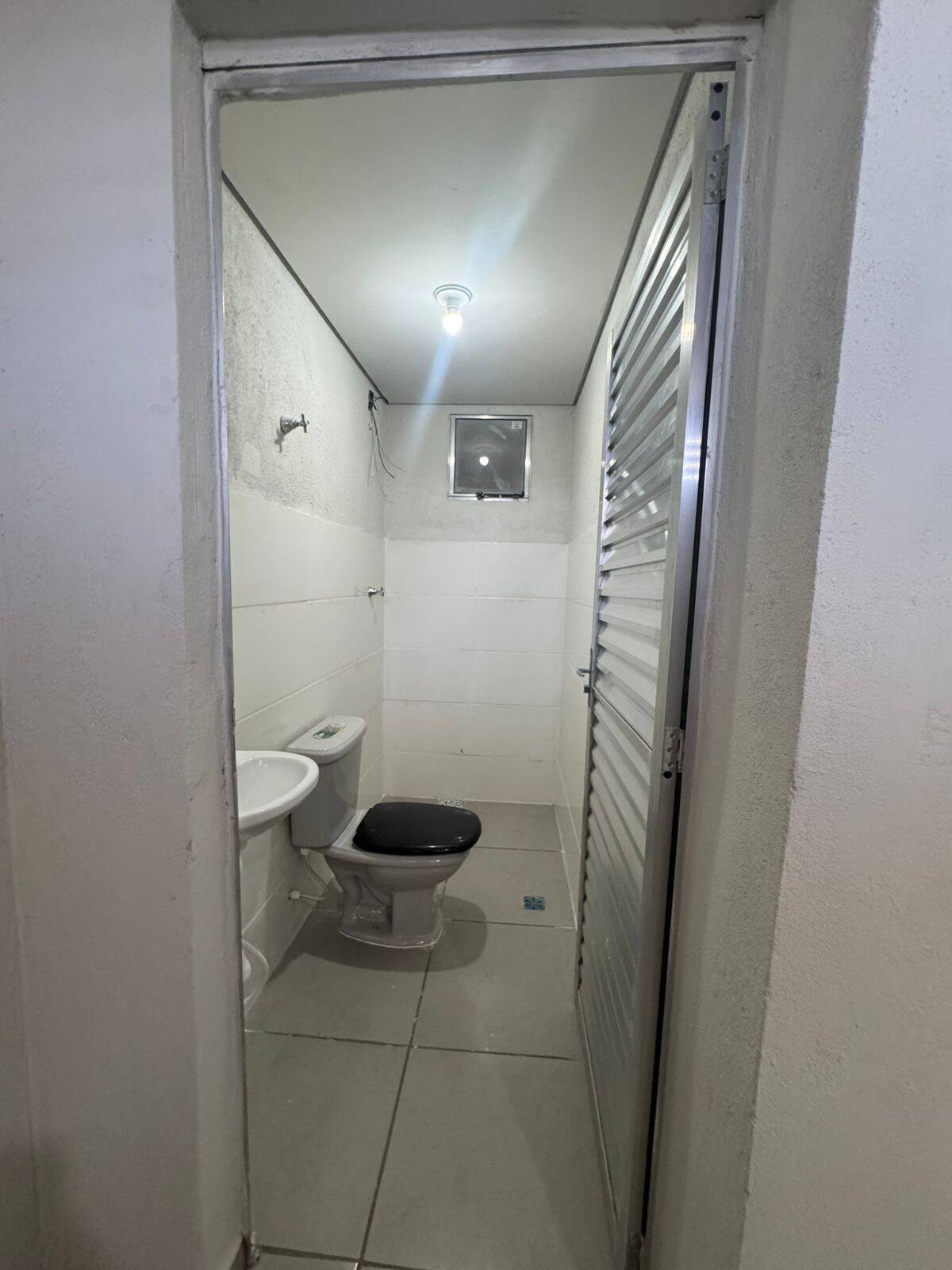 Kitnet para aluguel no Monte Castelo: 