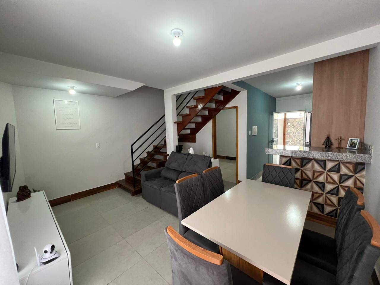 Casa Duplex à venda no Camargos: 