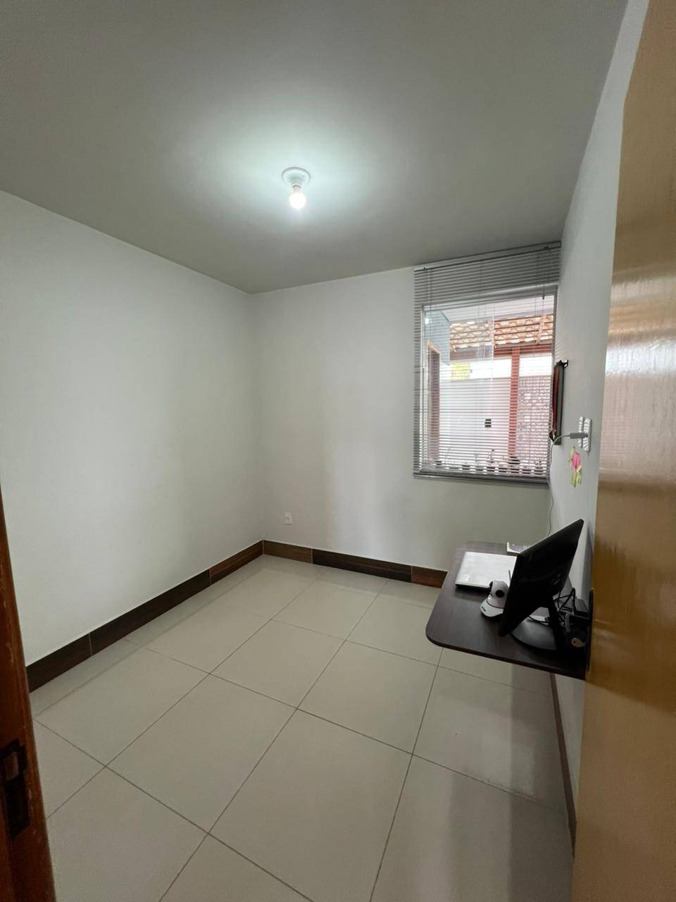 Casa Duplex à venda no Camargos: 