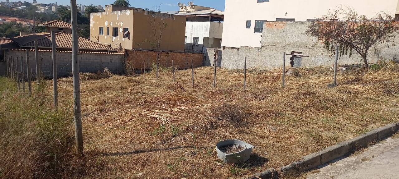 Lote à venda no Santa Rosa: 