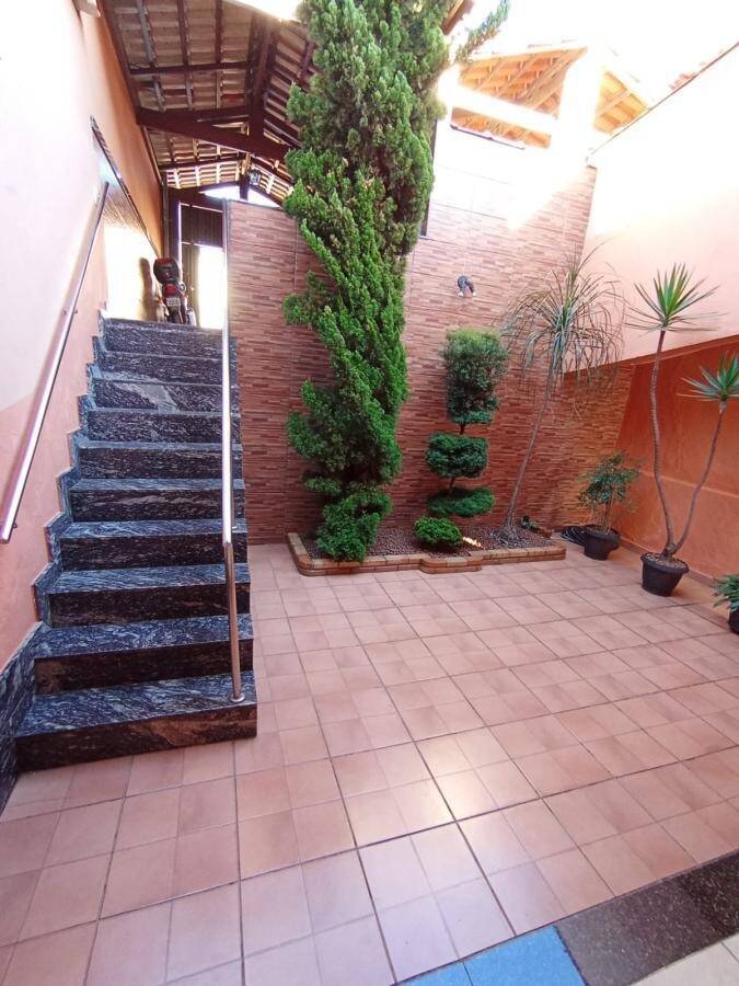 Casa à venda no Jardim das Flores: 