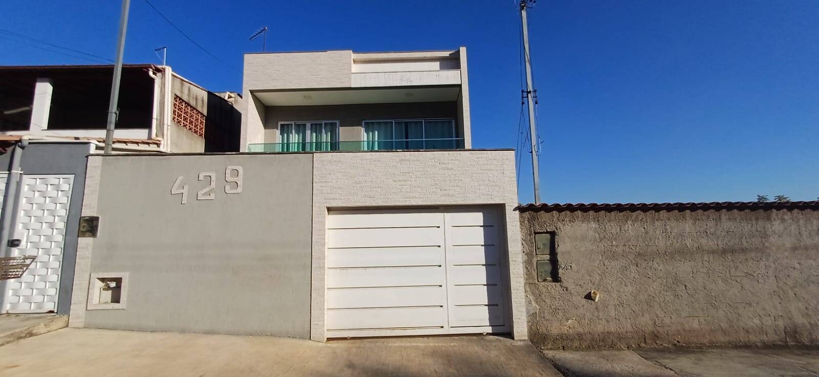 Casa Duplex à venda no Petrovale: 