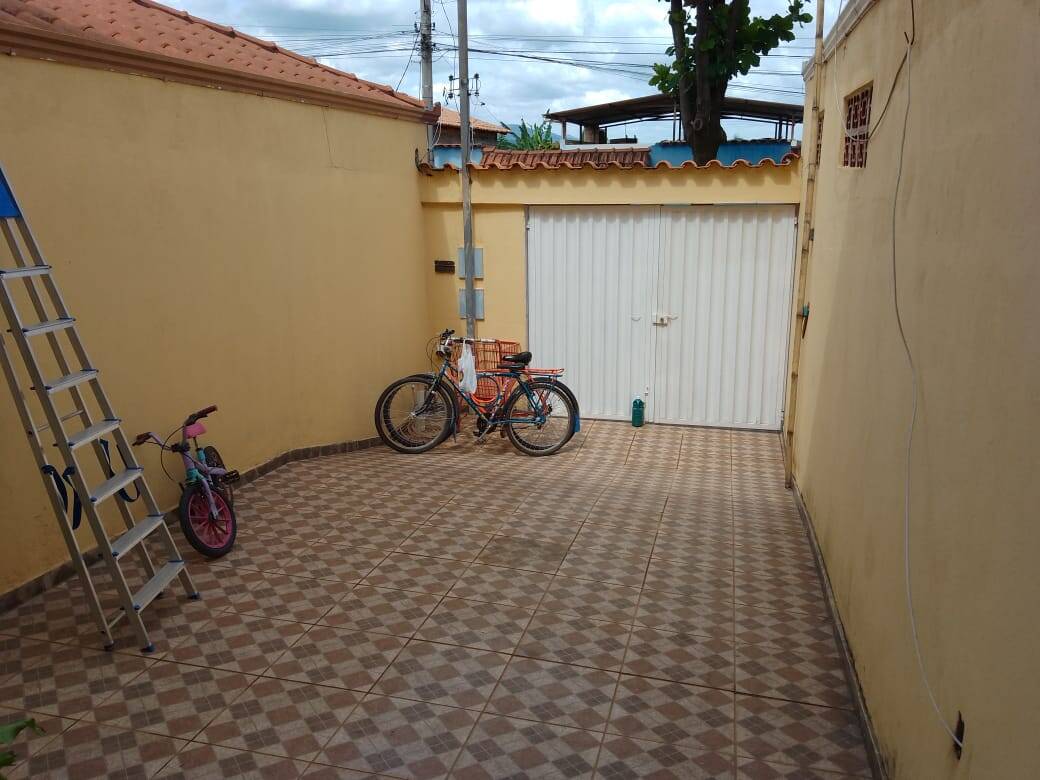 Casa à venda no Resplendor: 