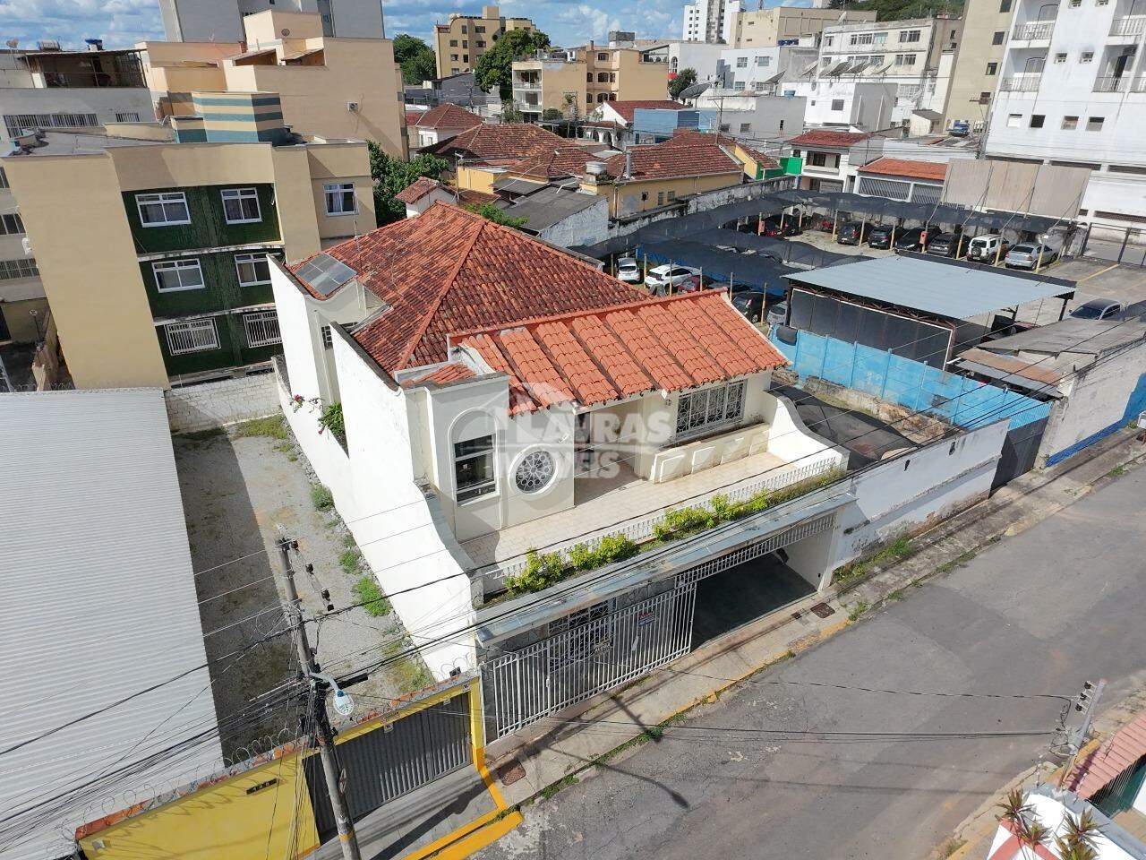 Casa Para Aluguel, 7/4, 2 Vagas No Centro 