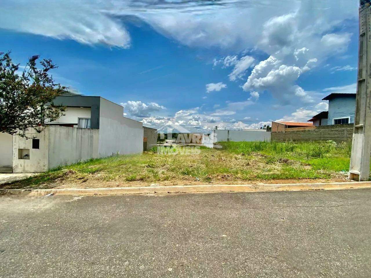Lote Plano PrÓximo Da PraÇa!