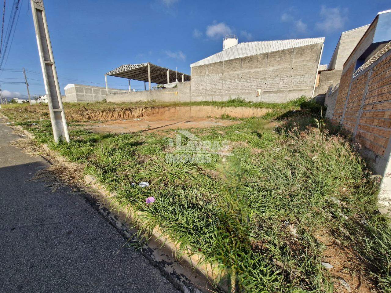 Lotes Vizinhos Para Uso Comercial!