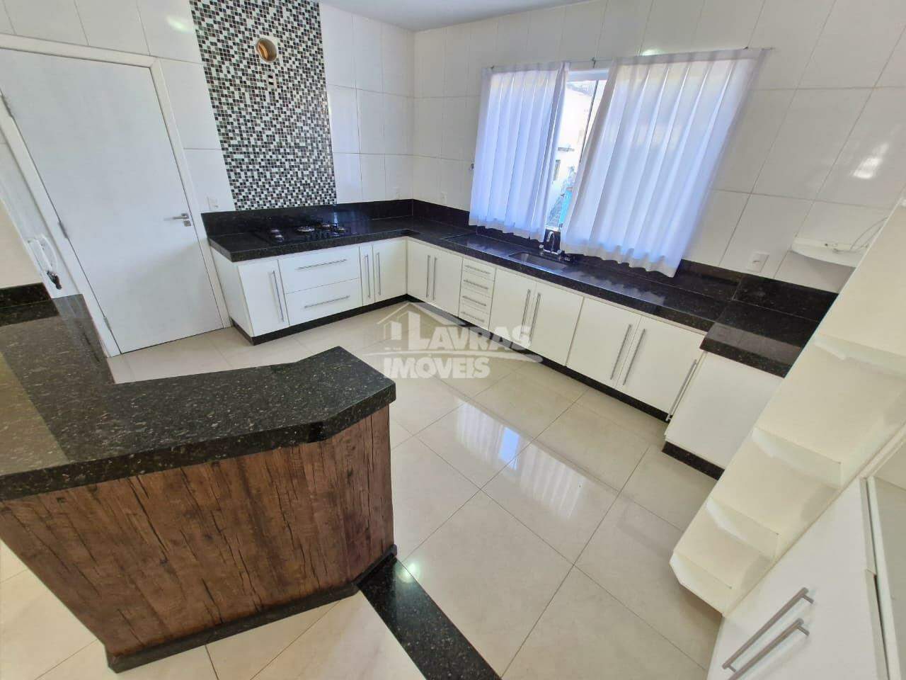 Casa Para Aluguel, 6 Quartos, 2 Suítes, 3 Vagas, Centro - Lavras/mg