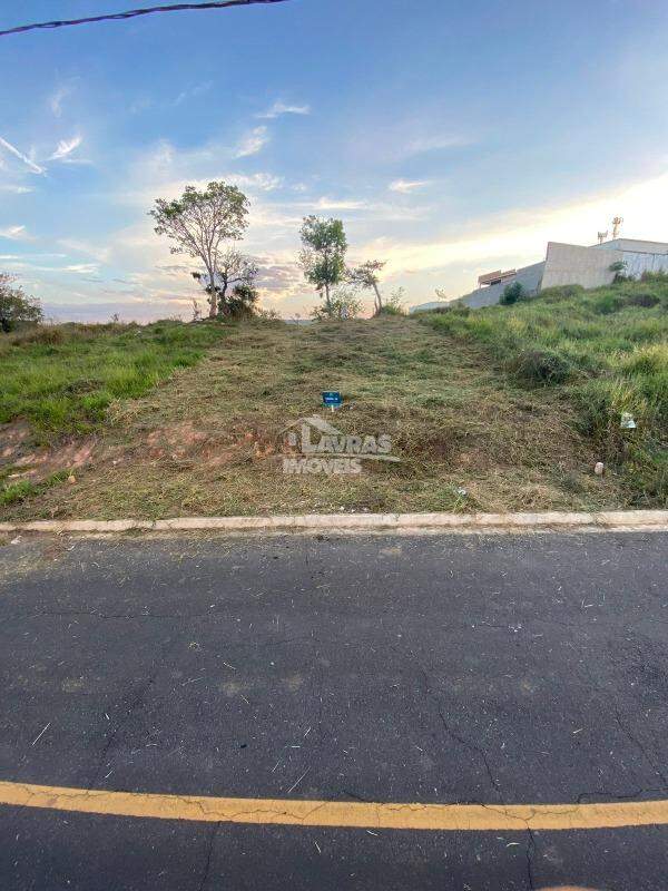 Lote Com ótima Topografia!