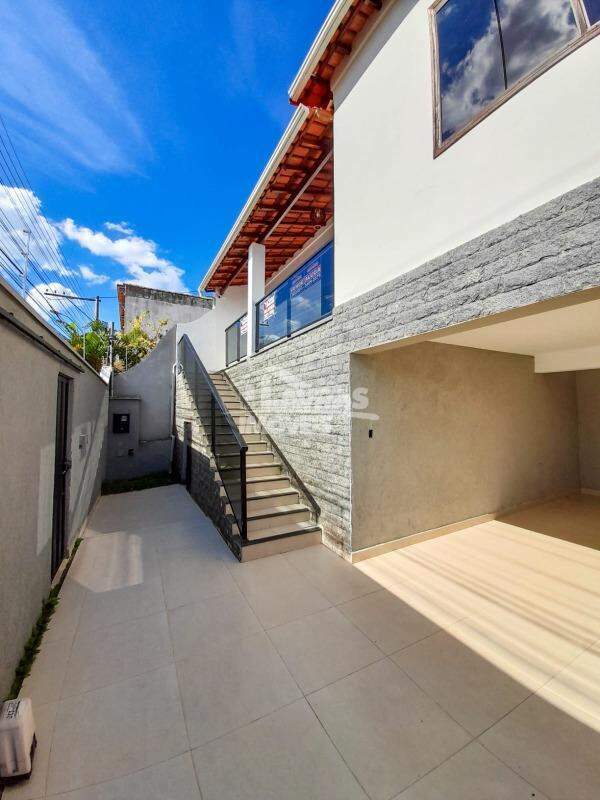 Casa à Venda, 3 Quartos, 1 Suíte, 3 Vagas, Olaria - Lavras/mg