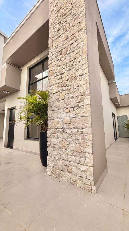 Casa à Venda, 3 Quartos, 1 Suíte, 2 Vagas, Jardim ItÁlia - Lavras/mg