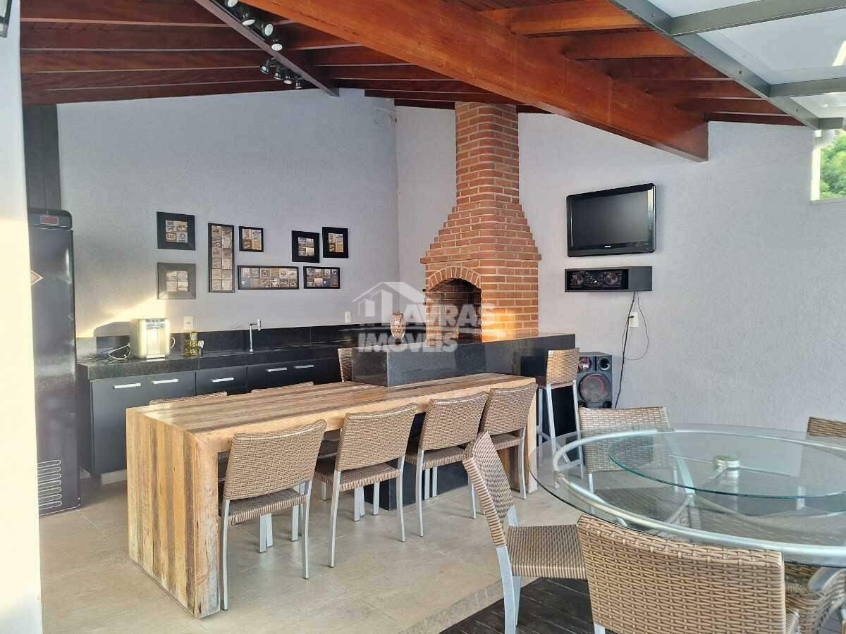 Casa No Condomínio Dos Flamboyants Com 7 Quartos, Piscina Aquecida E Área Gourmet 