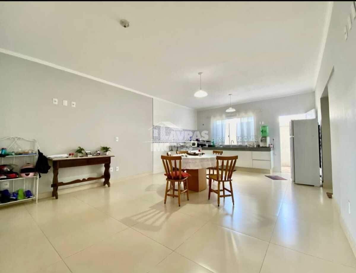Casa à Venda, 3 Quartos, 1 Suíte, 2 Vagas, Residencial Bouganville - Lavras/mg