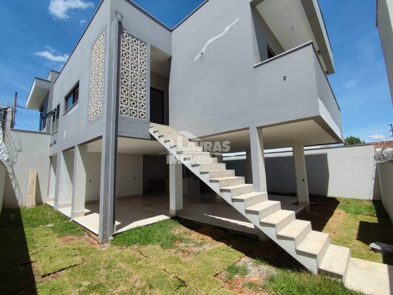 Casa Com 3 Quartos, Sendo 1 Suíte, 2 Vagas, Residencial Sant'ana I