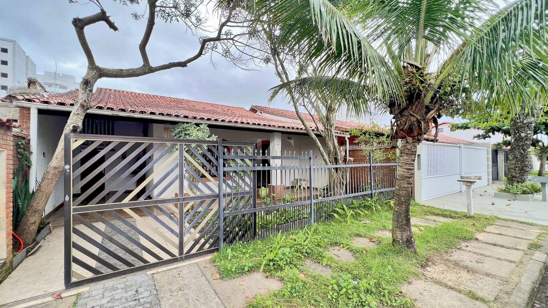 Casa à venda no Jardim Iberá: 