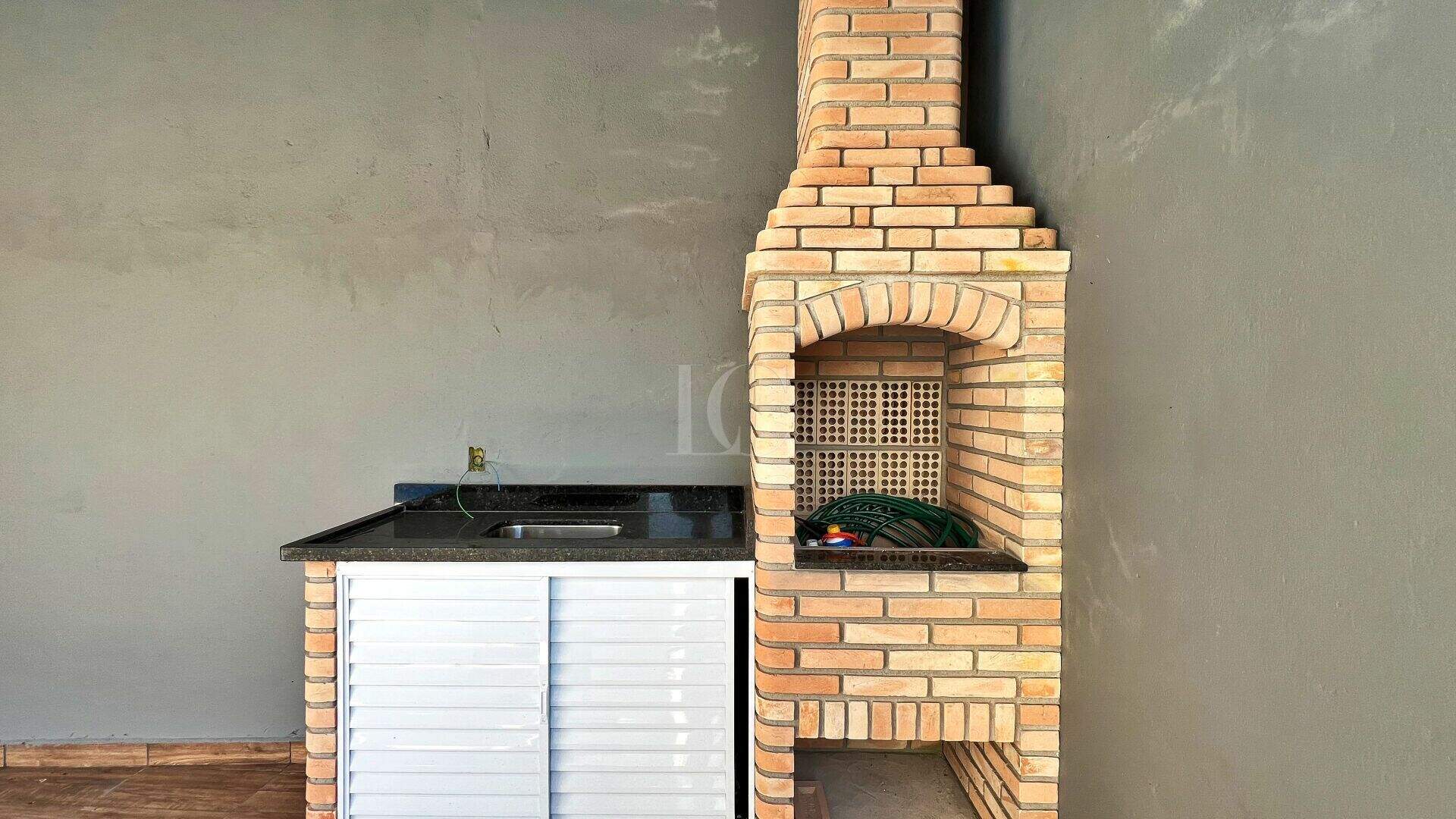 Sobrado à venda no Balneário Tupy: 