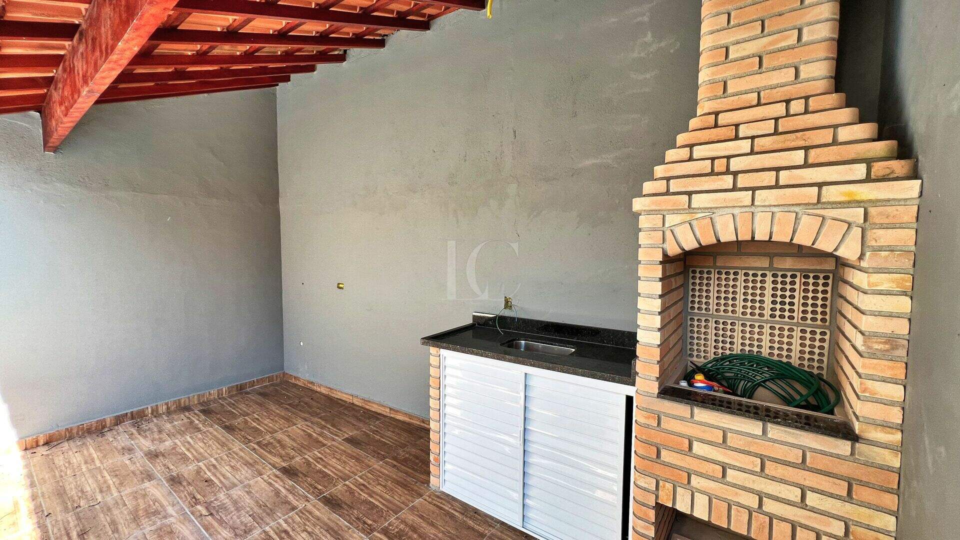 Sobrado à venda no Balneário Tupy: 