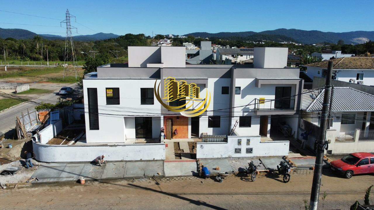 Sobrado à venda no Forquilhas: 