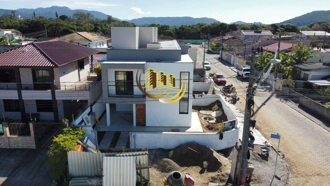 Sobrado à venda no Forquilhas: 