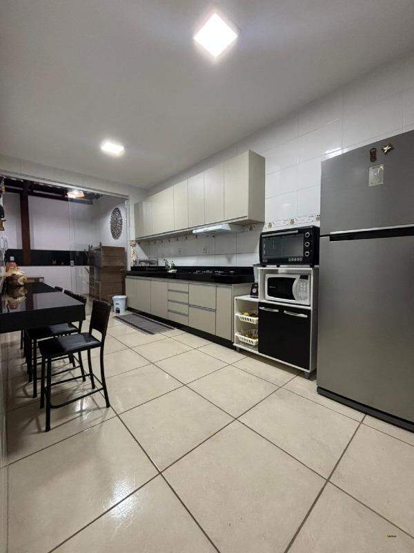 Casa à venda no Vale das Aroeiras: 
