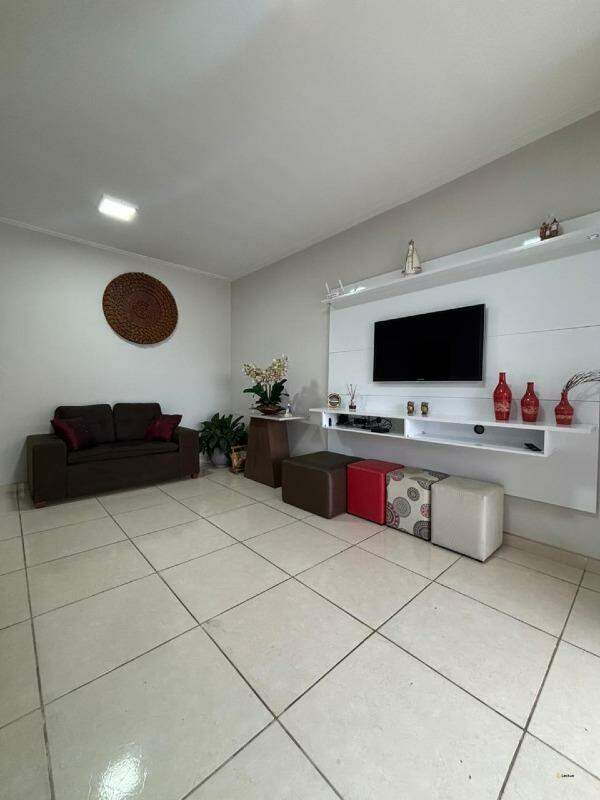 Casa à venda no Vale das Aroeiras: 