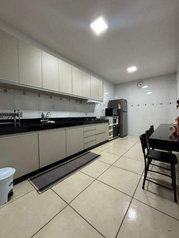Casa à venda no Vale das Aroeiras: 