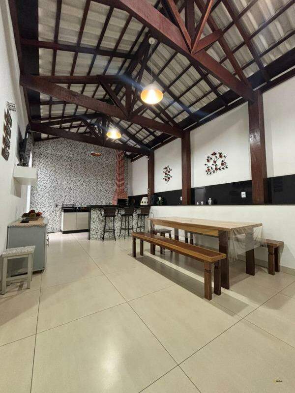 Casa à venda no Vale das Aroeiras: 