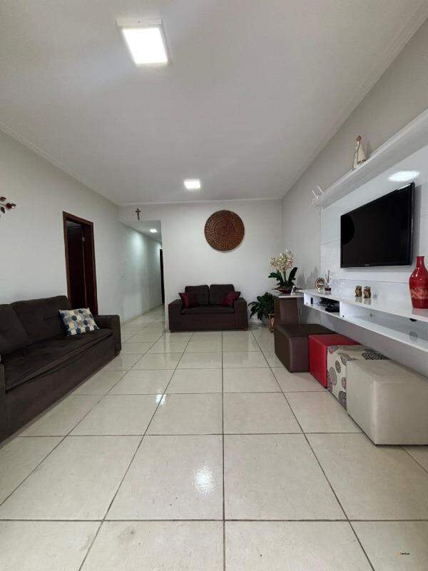 Casa à venda no Vale das Aroeiras: 