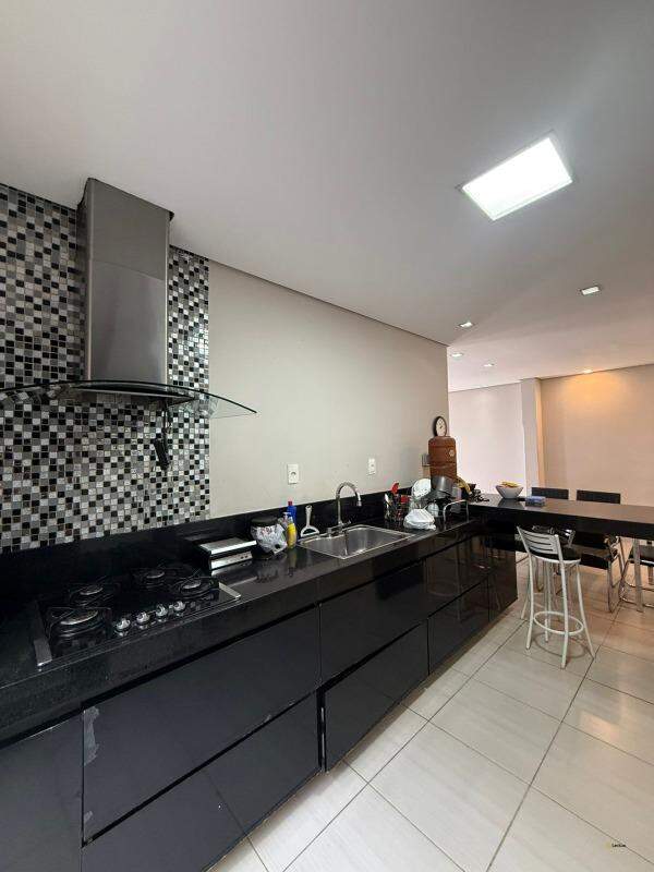 Casa à venda no Chácara do Quitão: 