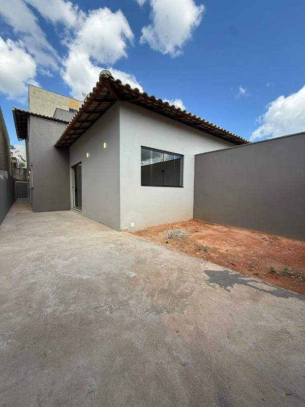 Casa à venda no Recanto das Peixotas: 