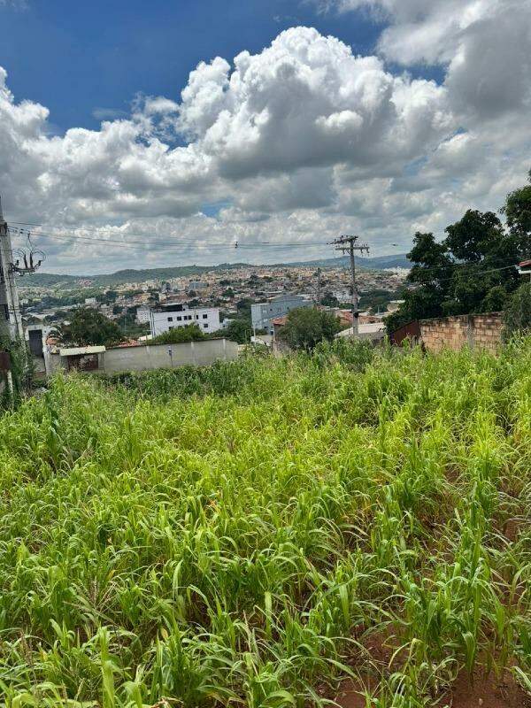 Lote à venda no Parque Jardim: 