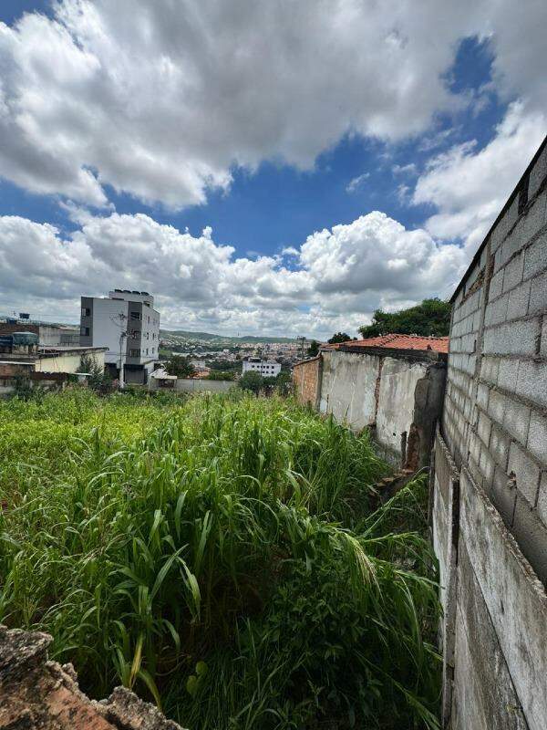 Lote à venda no Parque Jardim: 