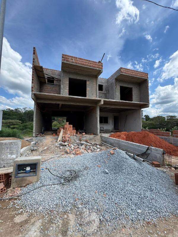 Casa à venda no Tropical: 