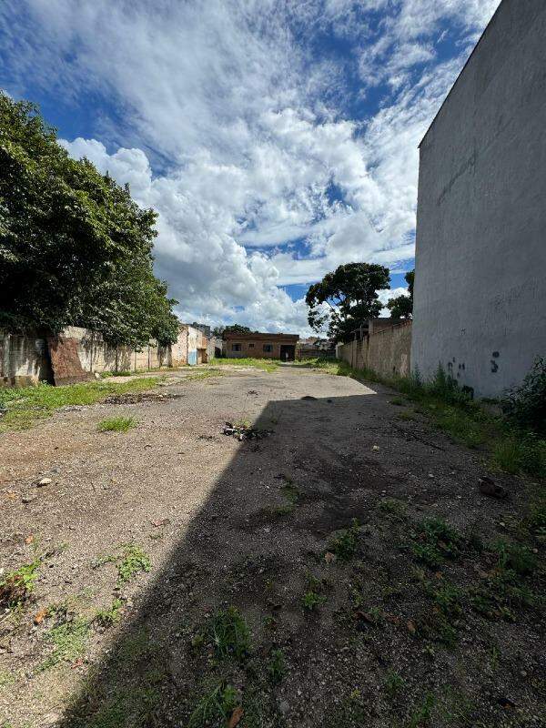 Lote à venda no Vila Tavares: 