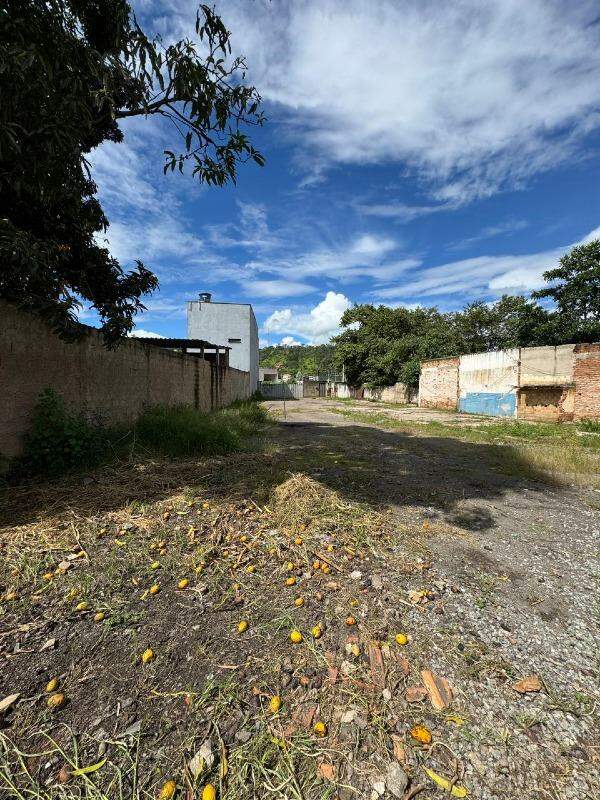 Lote à venda no Vila Tavares: 