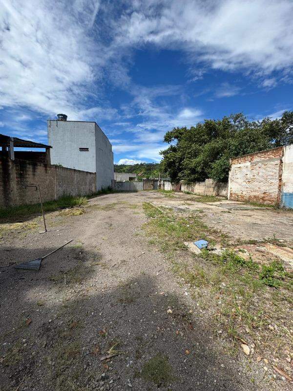 Lote à venda no Vila Tavares: 