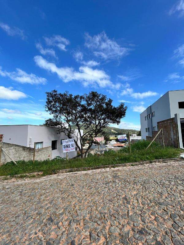 Lote à venda no Centenário: 