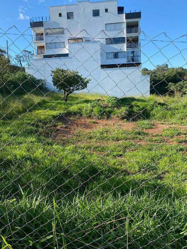 Lote à venda no Tropical: 