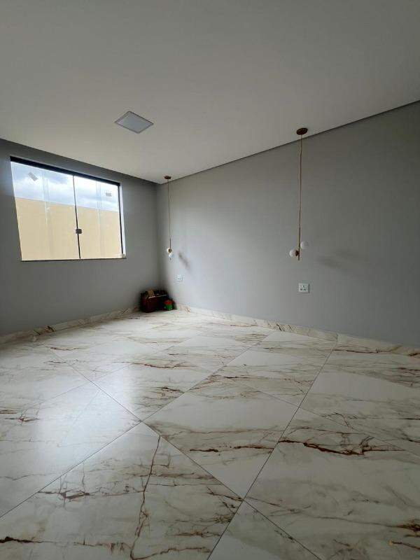 Casa à venda no Centenário: 