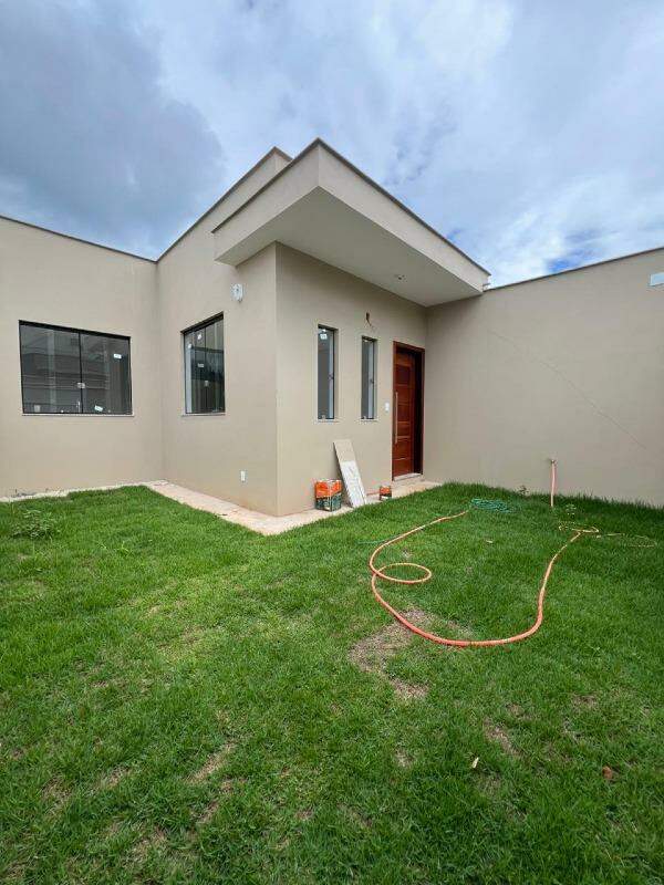 Casa à venda no Centenário: 
