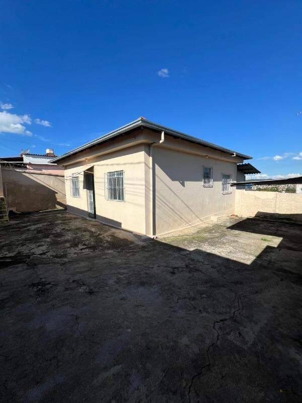 Casa à venda no Parque Jardim: 