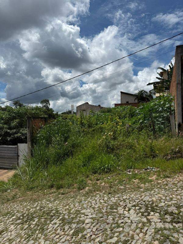 Lote à venda no Vale das Aroeiras: 