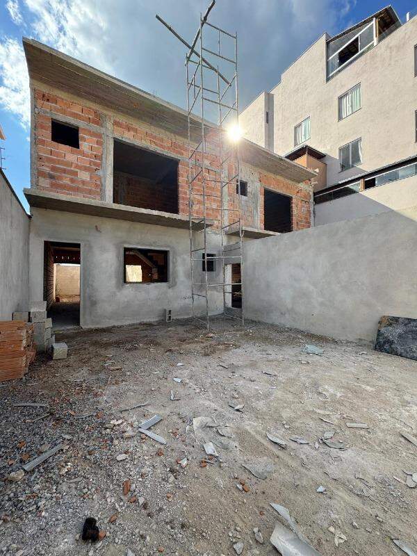 Casa à venda no Sion: 