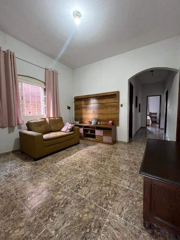 Casa à venda no Parque Jardim: 