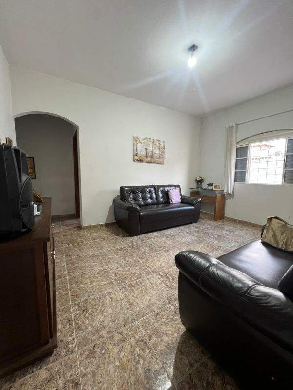 Casa à venda no Parque Jardim: 