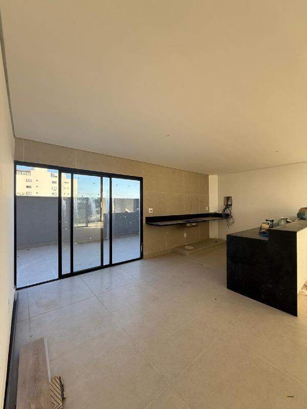 Apartamento à venda no Tropical: 