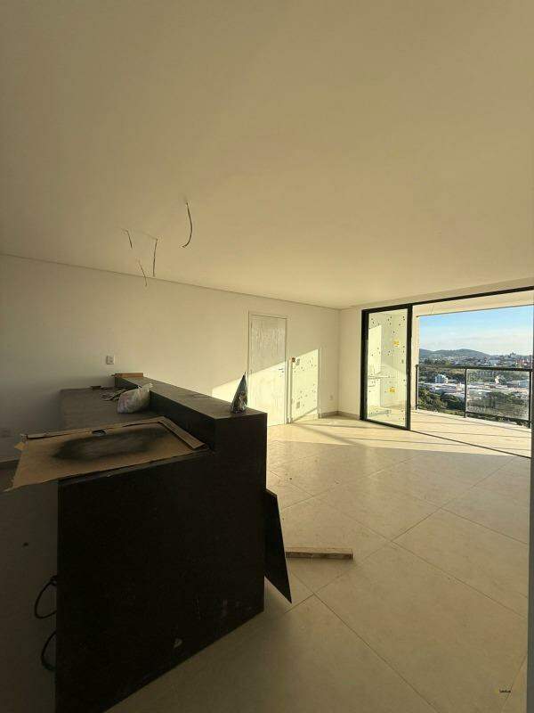 Apartamento à venda no Tropical: 
