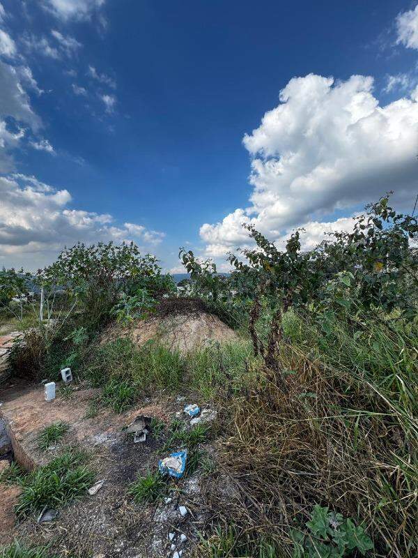 Lote à venda no Vila da Serra: 