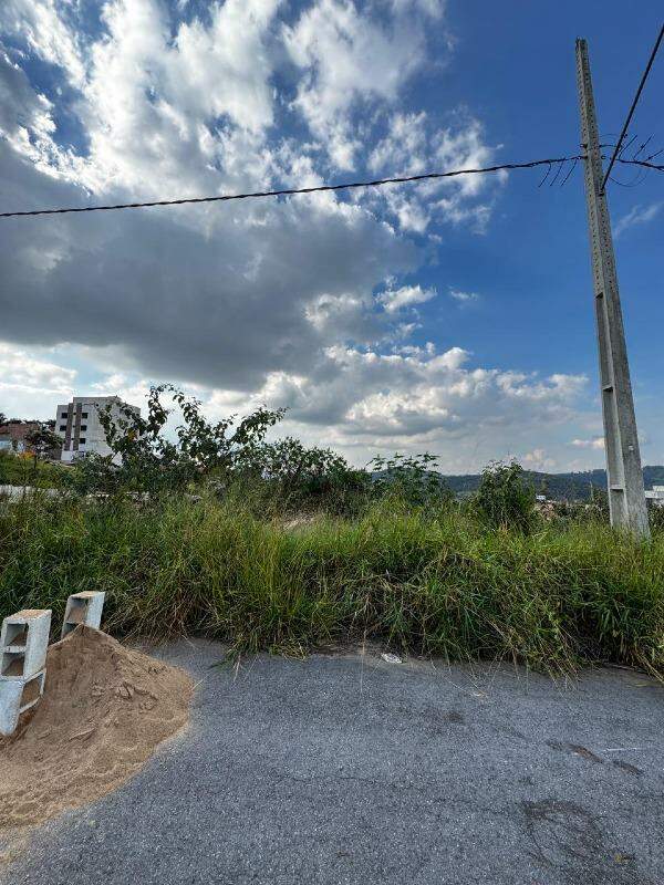 Lote à venda no Vila da Serra: 