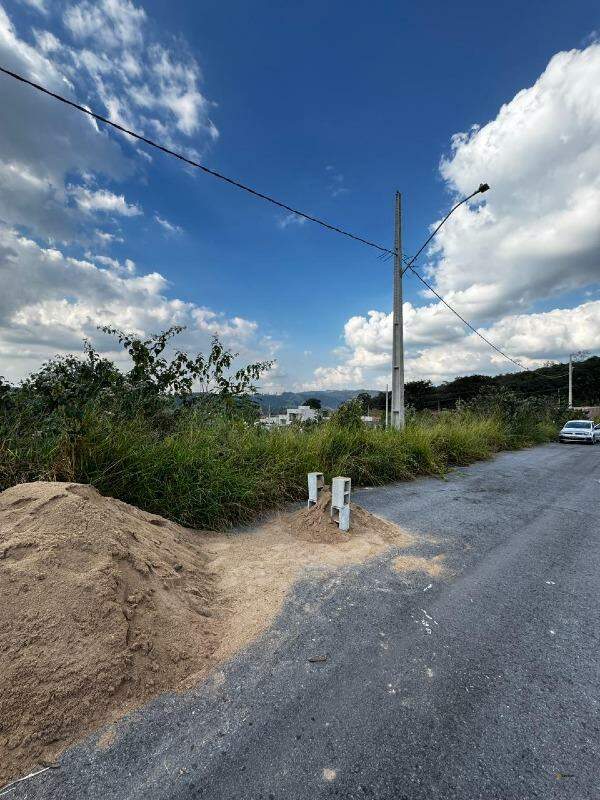 Lote à venda no Vila da Serra: 