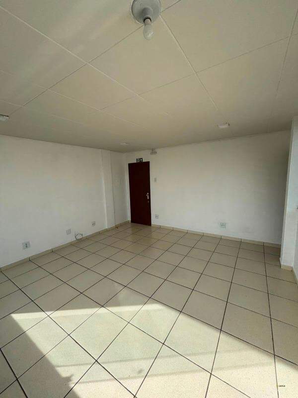 Sala à venda no Centro: 